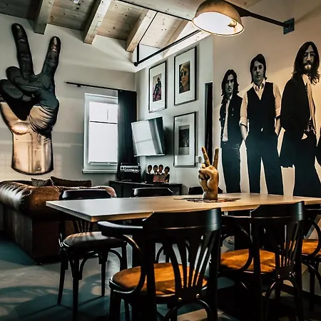 Boutique Old School Apartment Soll