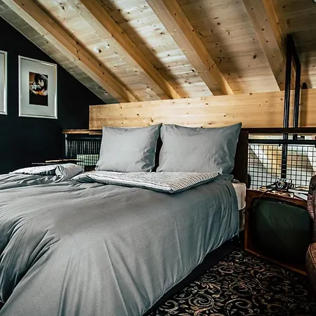 Boutique Old School Апартаменты Зёлль